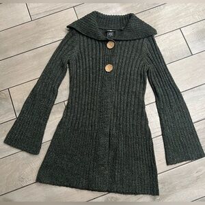 It’s our time y2k double-button long chunky knit cardigan. Size M